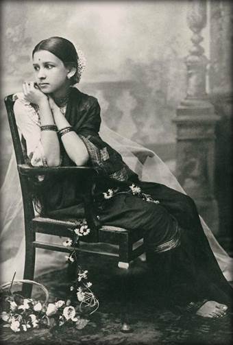 Taking a Seat_SareeDreams